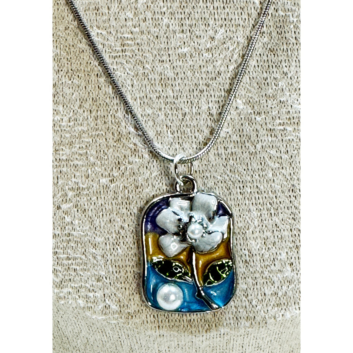 Floral Enamel Pendant Necklace Silver Tone Faux Pearl N449