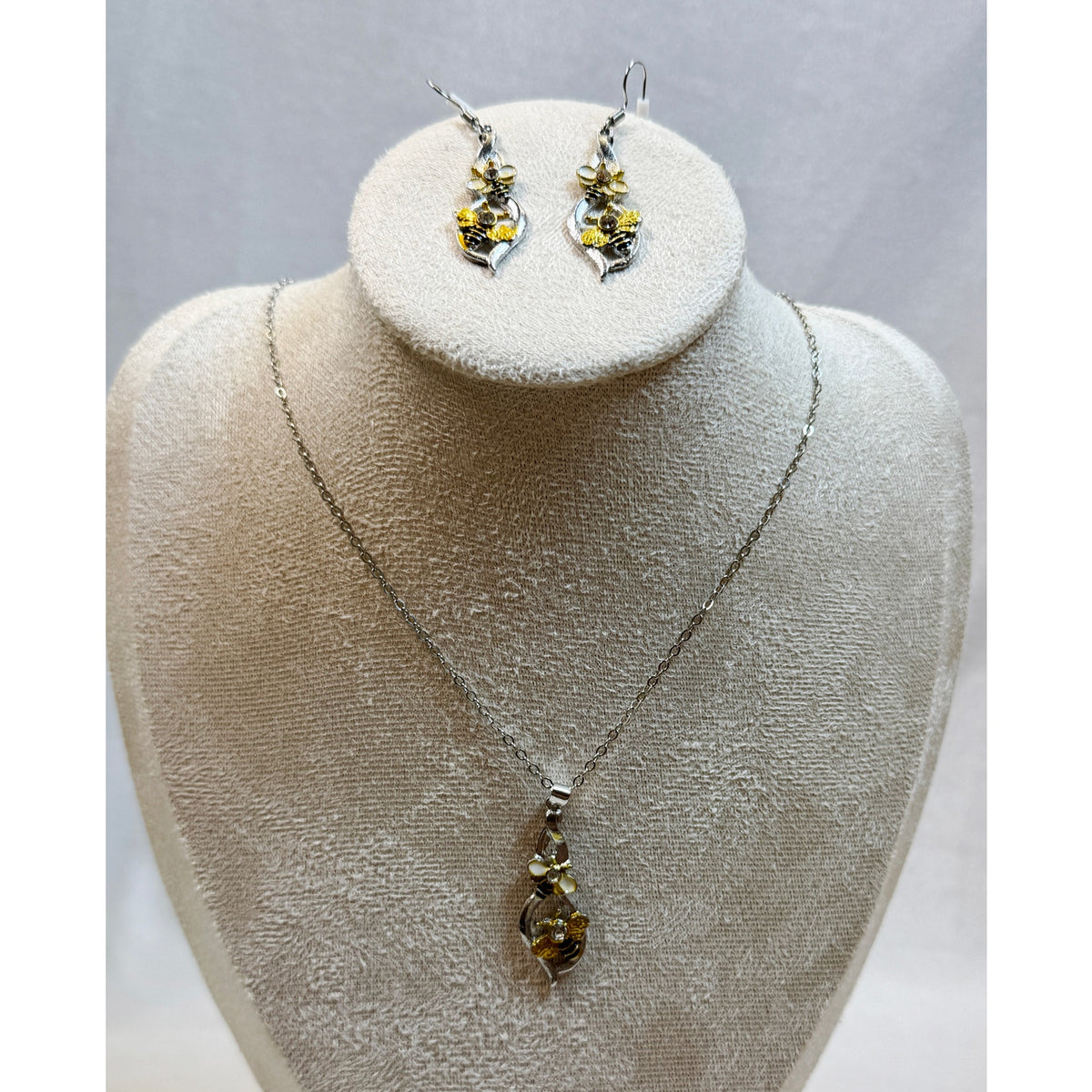 Bee & Flower Necklace Earrings Set Silver Tone Rhinestone Nature E372