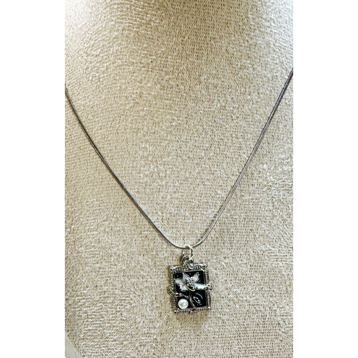Silver Tone Black Enamel Flower Necklace Faux Pearl 18" Metal Cord New N463