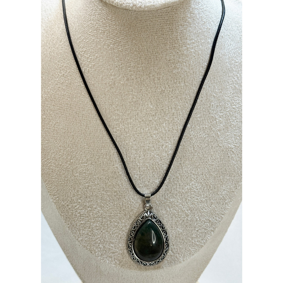 Black Teardrop Stone Pendant Necklace Silver Tone Black Cord Boho New  N383