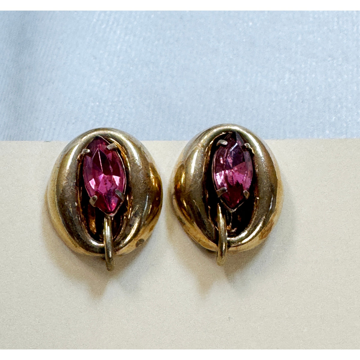 Vintage Gold Tone Pink Rhinestone Screw Back Earrings 5/8" Retro Jewelry E507