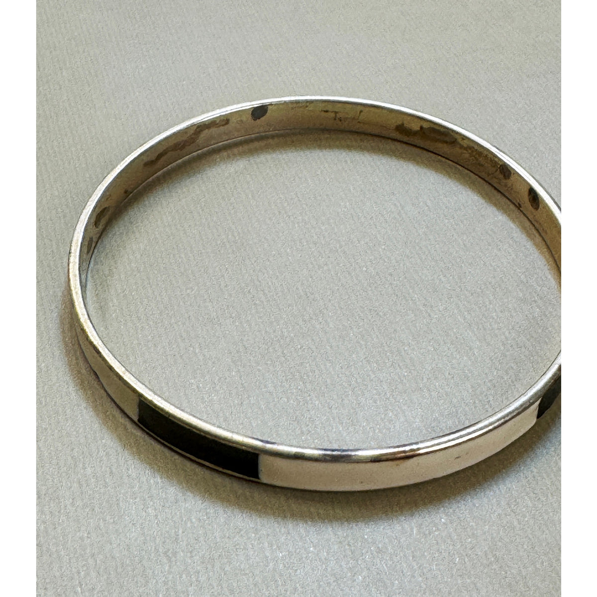 Vintage Black and White Bangle Bracelet 2.5" Diameter 1/4" Wide Classic B089