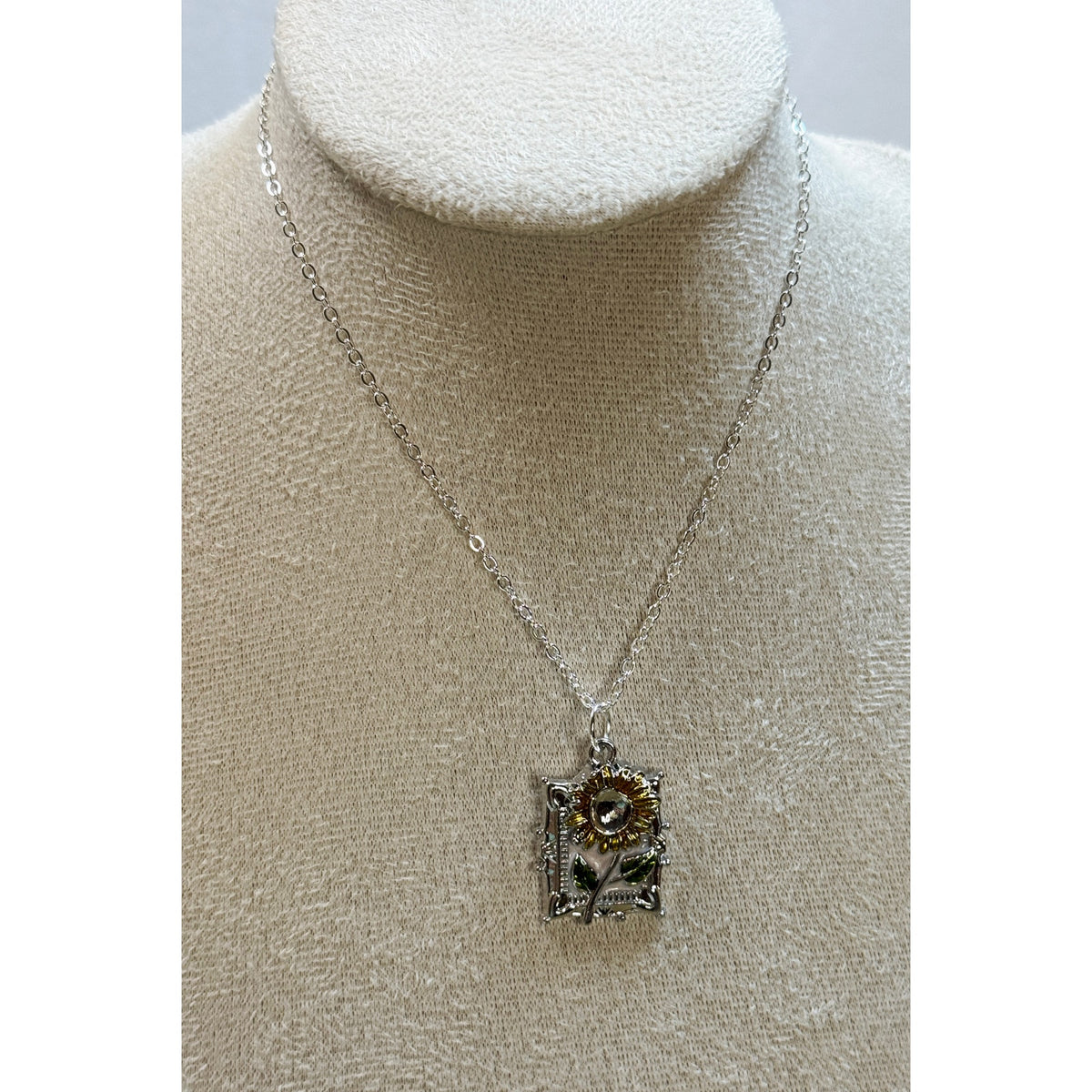 New Sunflower Pendant Necklace Silver Tone Floral Charm 20" Chain 1.25" N446