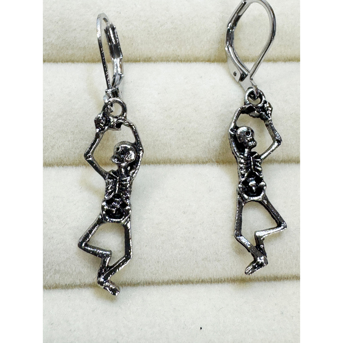 Halloween Skeleton Dangle Earrings Silver Tone Leverback Gothic Spooky 1.5" E491