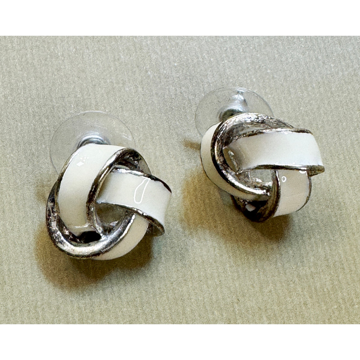 Vintage White Enamel Knot Post Earrings Classic Love Knot 3/4" Pre-Loved E495