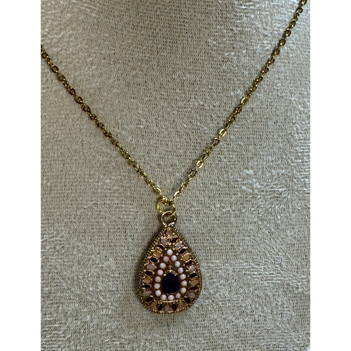 Vintage Gold Tone Teardrop Pendant Necklace Faux Pearl & Black Accent N470