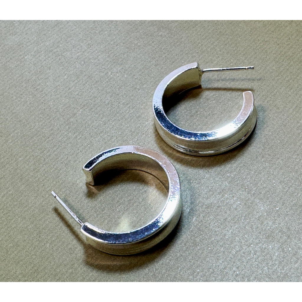 New 925 Silver Plated Hoop Earrings 1 Inch Wide Hoops Droop Proof Backs E310