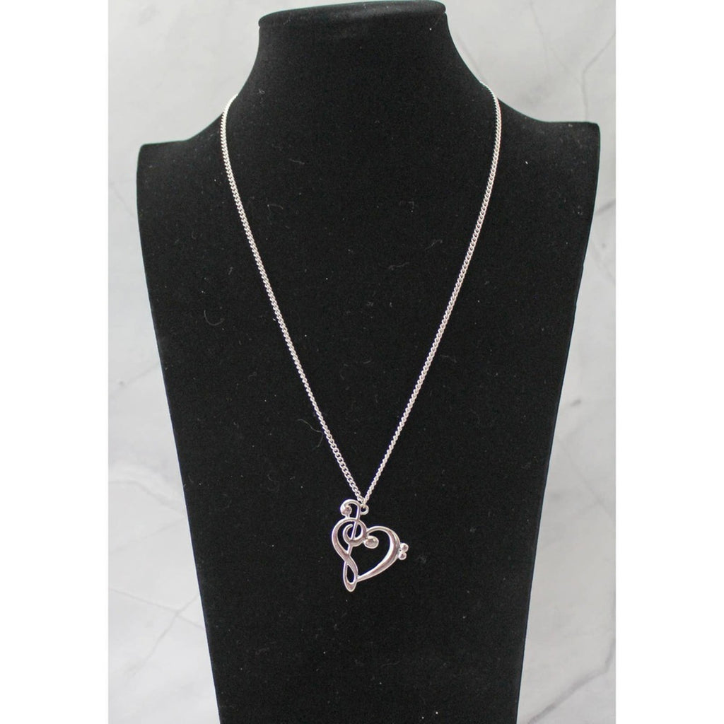 Pre-Owned Silver Toned Necklace with Fancy Heart Shaped Pendant N57