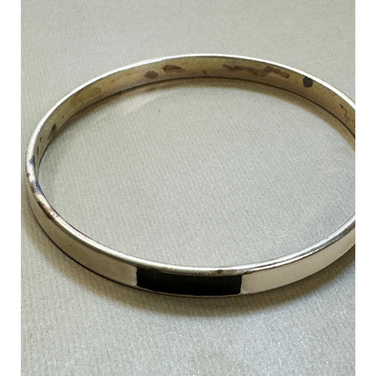 Vintage Black and White Bangle Bracelet 2.5" Diameter 1/4" Wide Classic B089