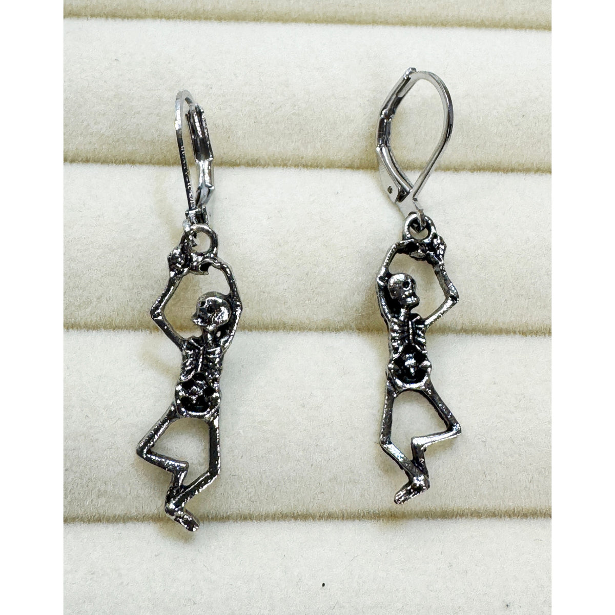 Halloween Skeleton Dangle Earrings Silver Tone Leverback Gothic Spooky 1.5" E491