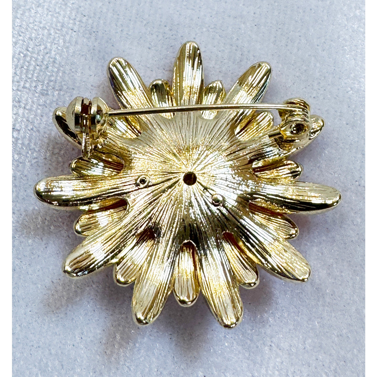 New Pink Enamel Daisy Bee Brooch Pin Gold Tone Floral Garden Spring 1.75" CP197