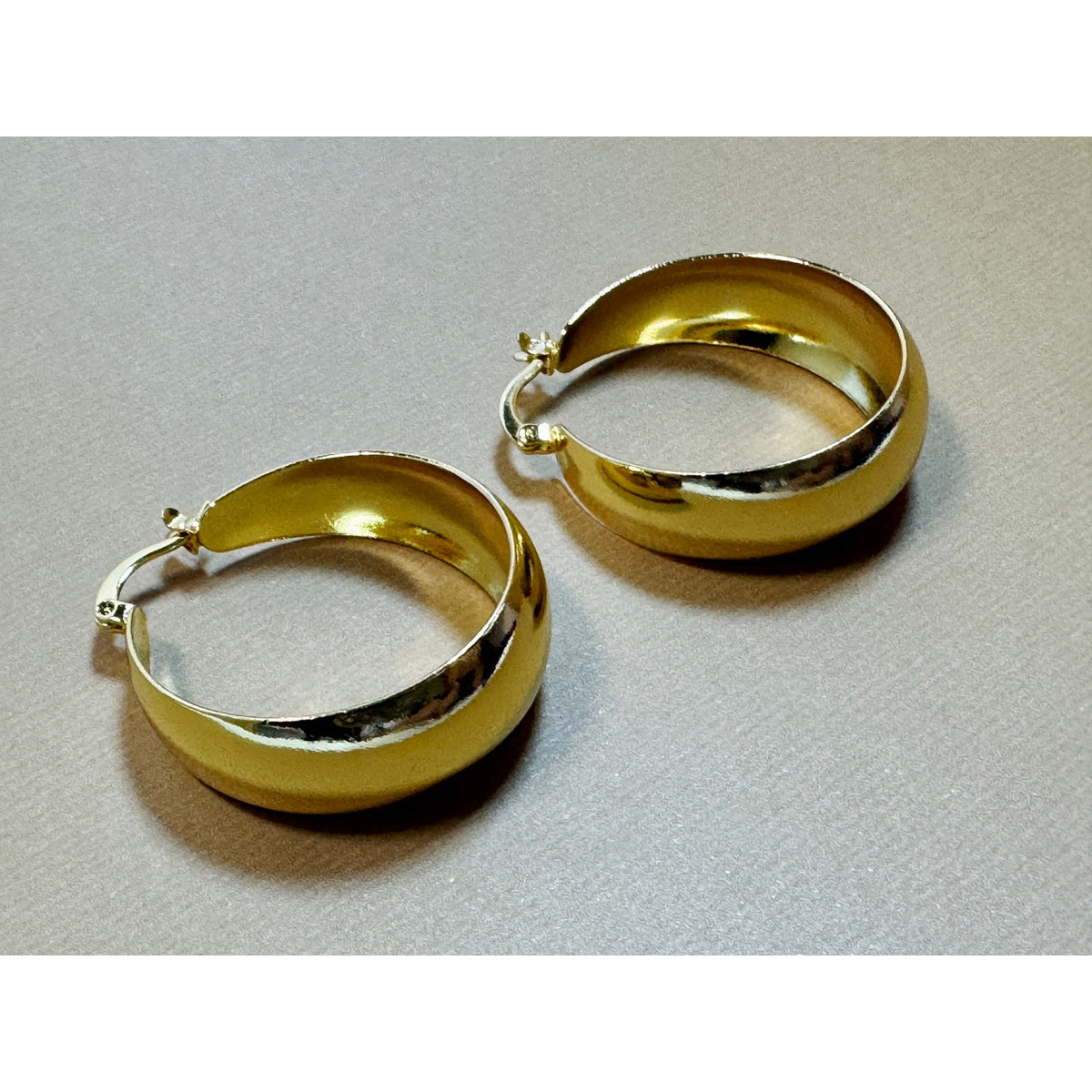 Gold Hoop Earrings 1.25" Diameter Lightweight Wide Polished Fashion Jewelry E308