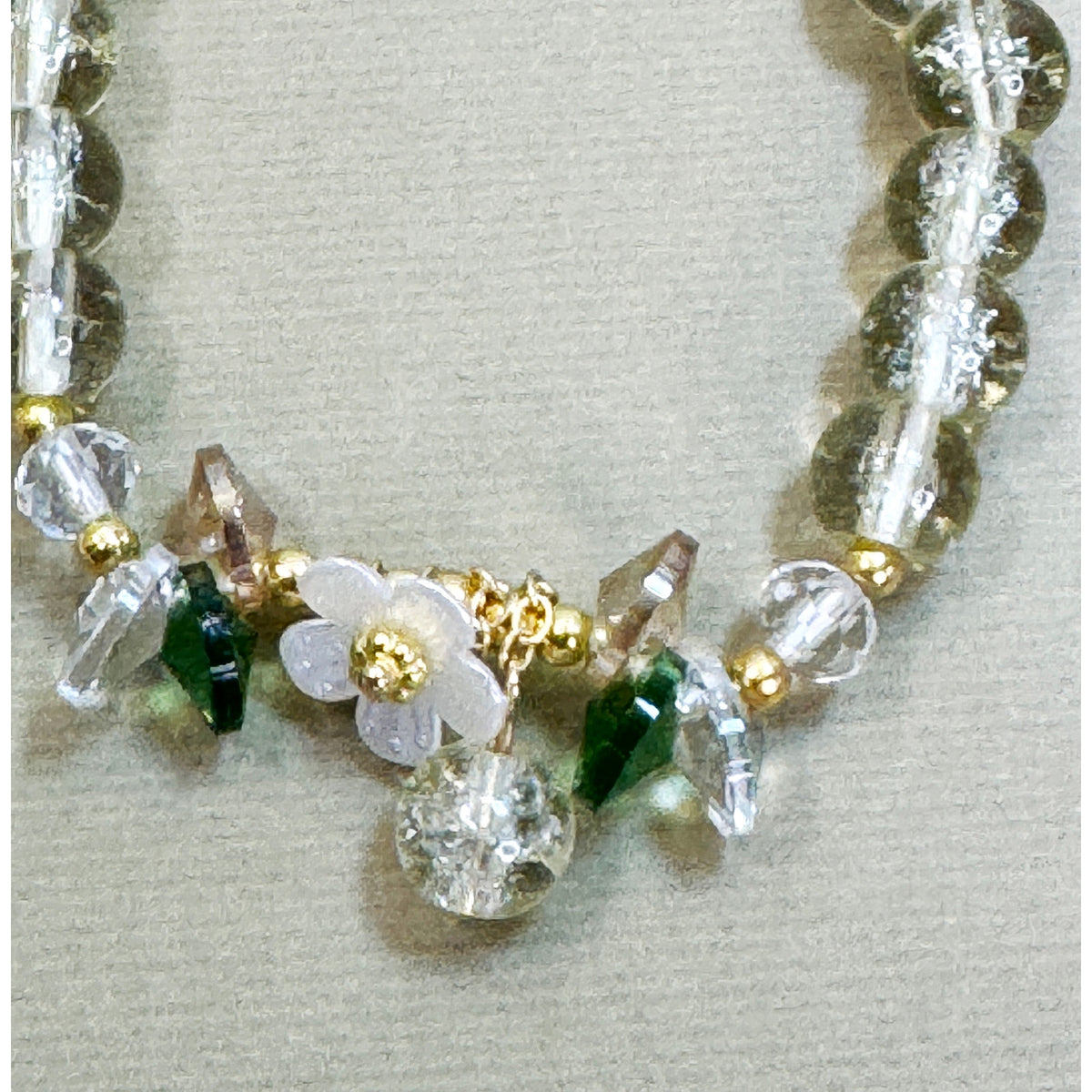 Stretch Clear Crackle Bead Bracelet Gold Tone Charm Boho Sparkle  B113