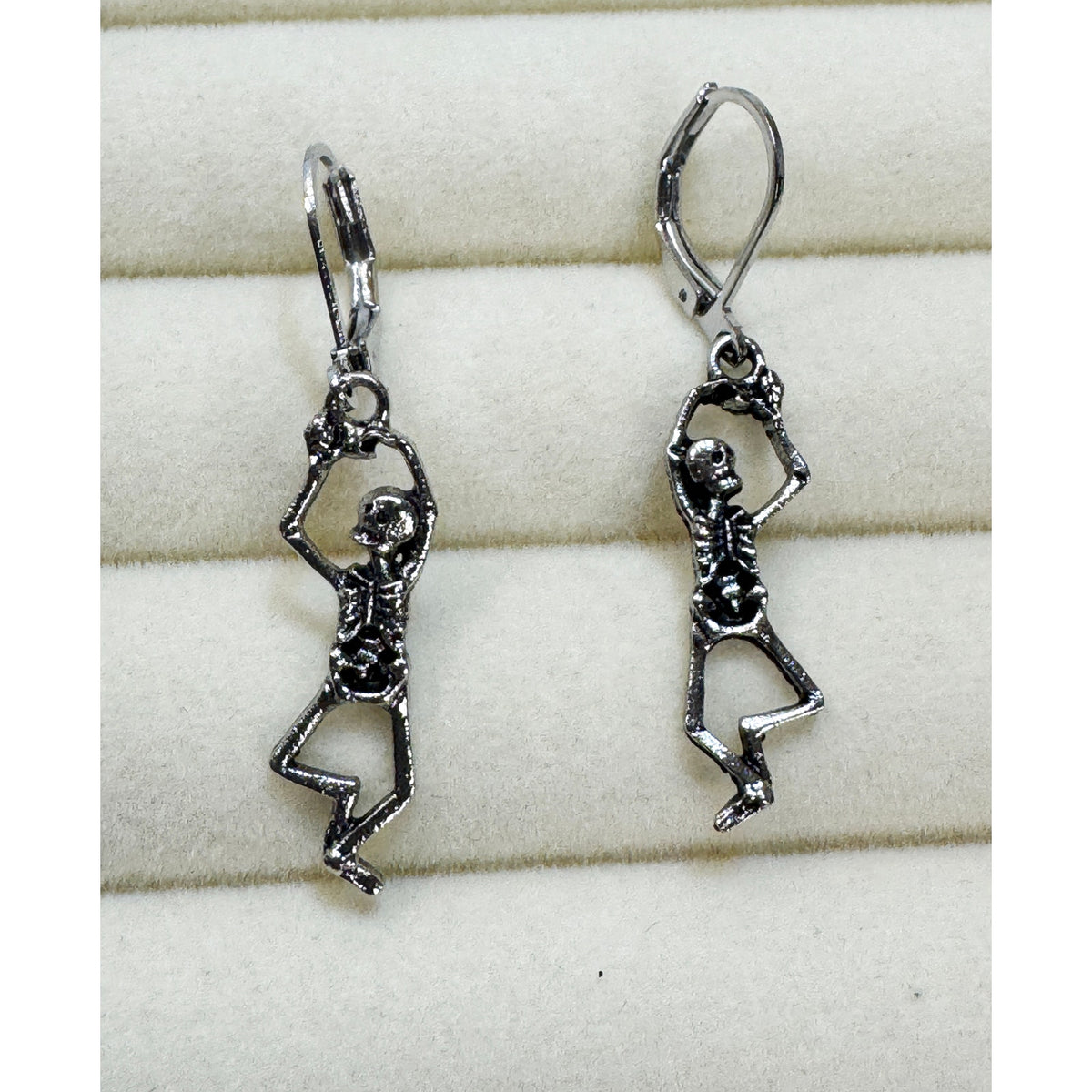 Halloween Skeleton Dangle Earrings Silver Tone Leverback Gothic Spooky 1.5" E491