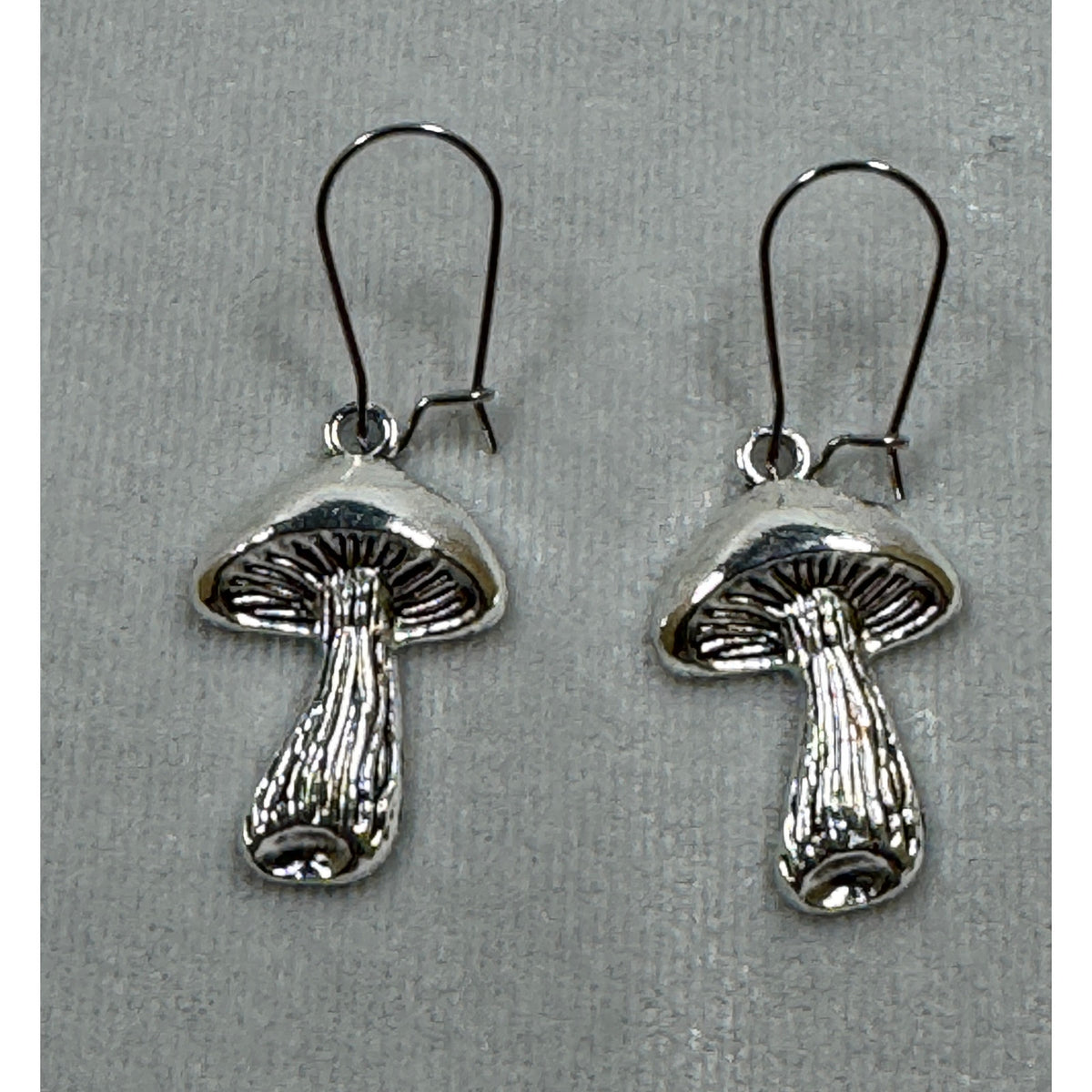 Silver Mushroom Dangle Earrings Woodland Cottagecore Fairycore 1" E268