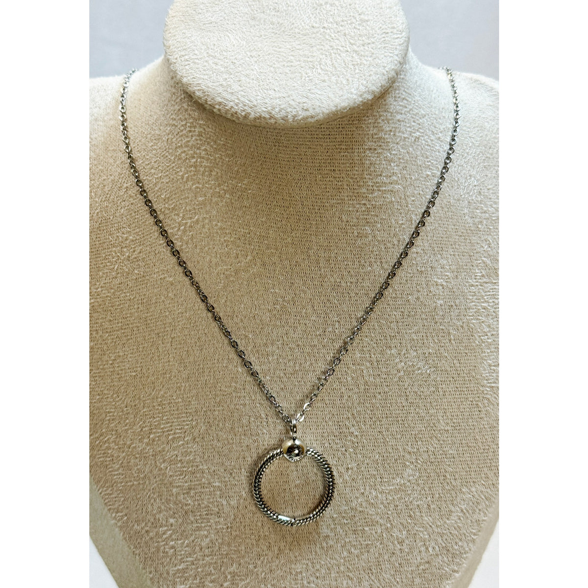 Silver Tone Circle Pendant Necklace Open Hoop Pendant Minimalist Pre-Loved N460