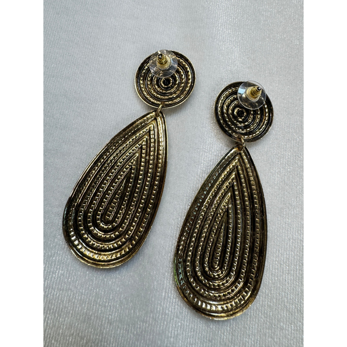 Vintage Gold Tone Teardrop Dangle Post Earrings Statement 3" Textured Retro E509