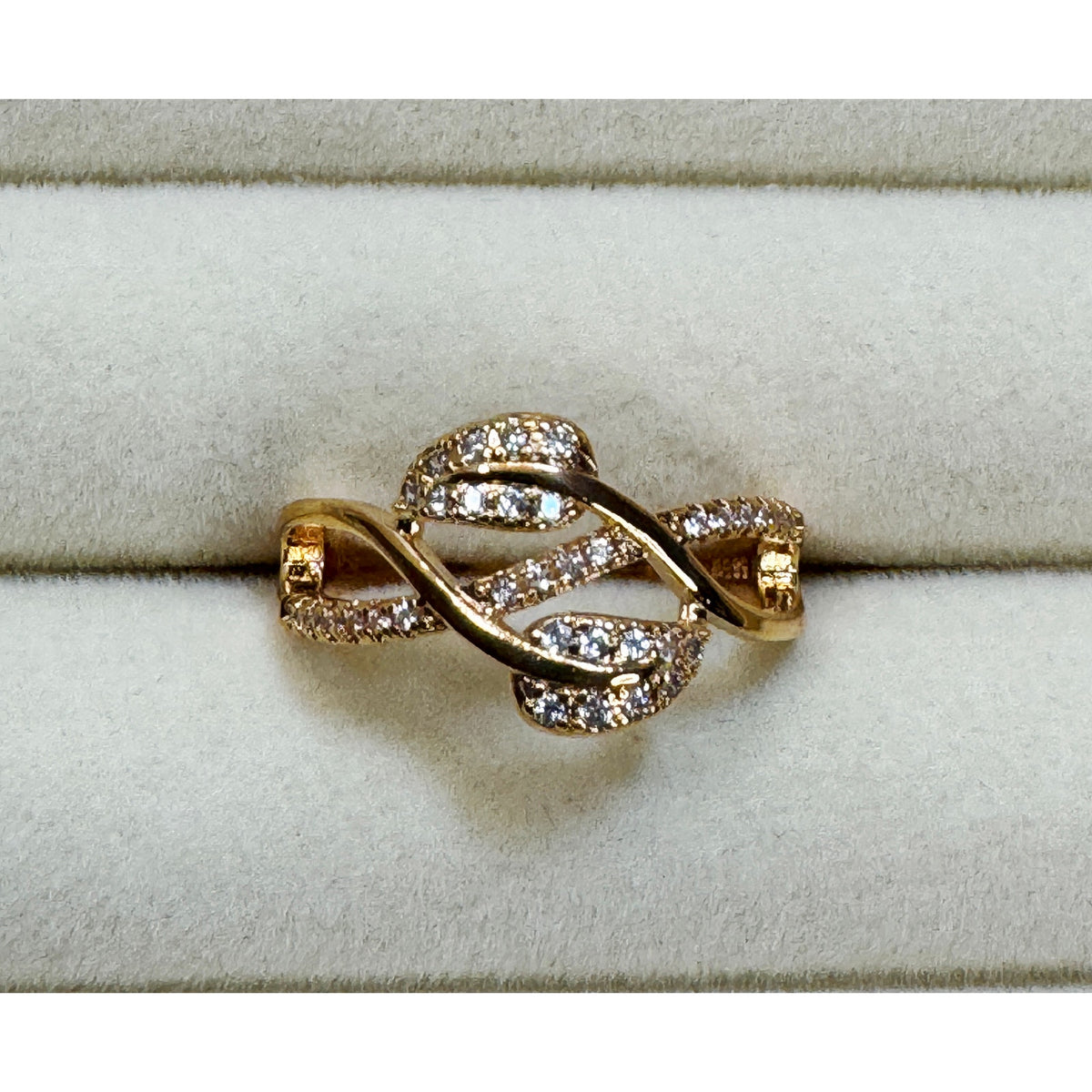 New Size 6 Gold Tone Ring Cubic Zirconia Twist Statement Ring R004