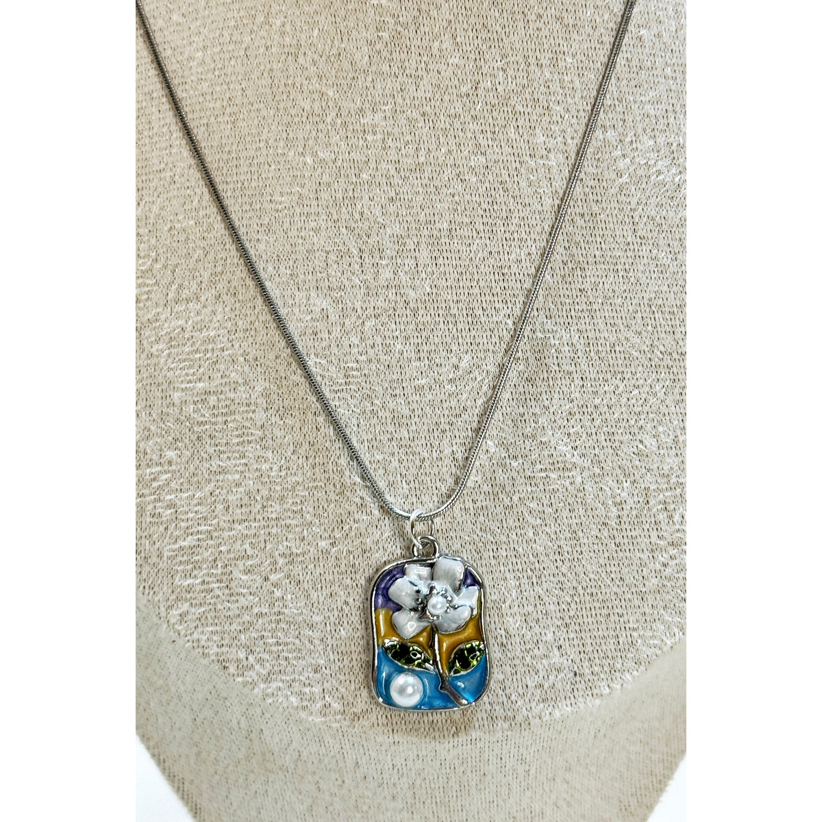 Floral Enamel Pendant Necklace Silver Tone Faux Pearl N449