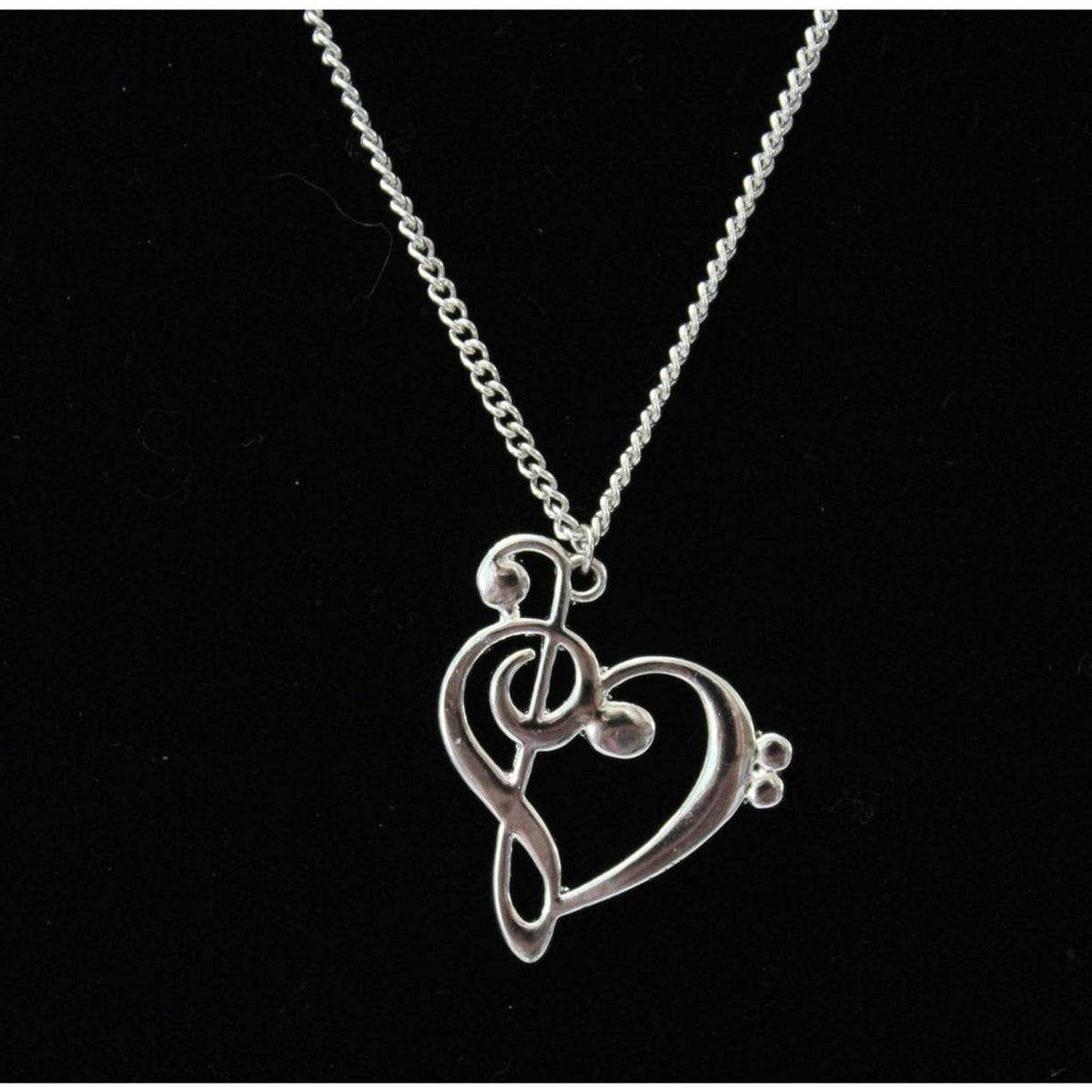 Pre-Owned Silver Toned Necklace with Fancy Heart Shaped Pendant N57