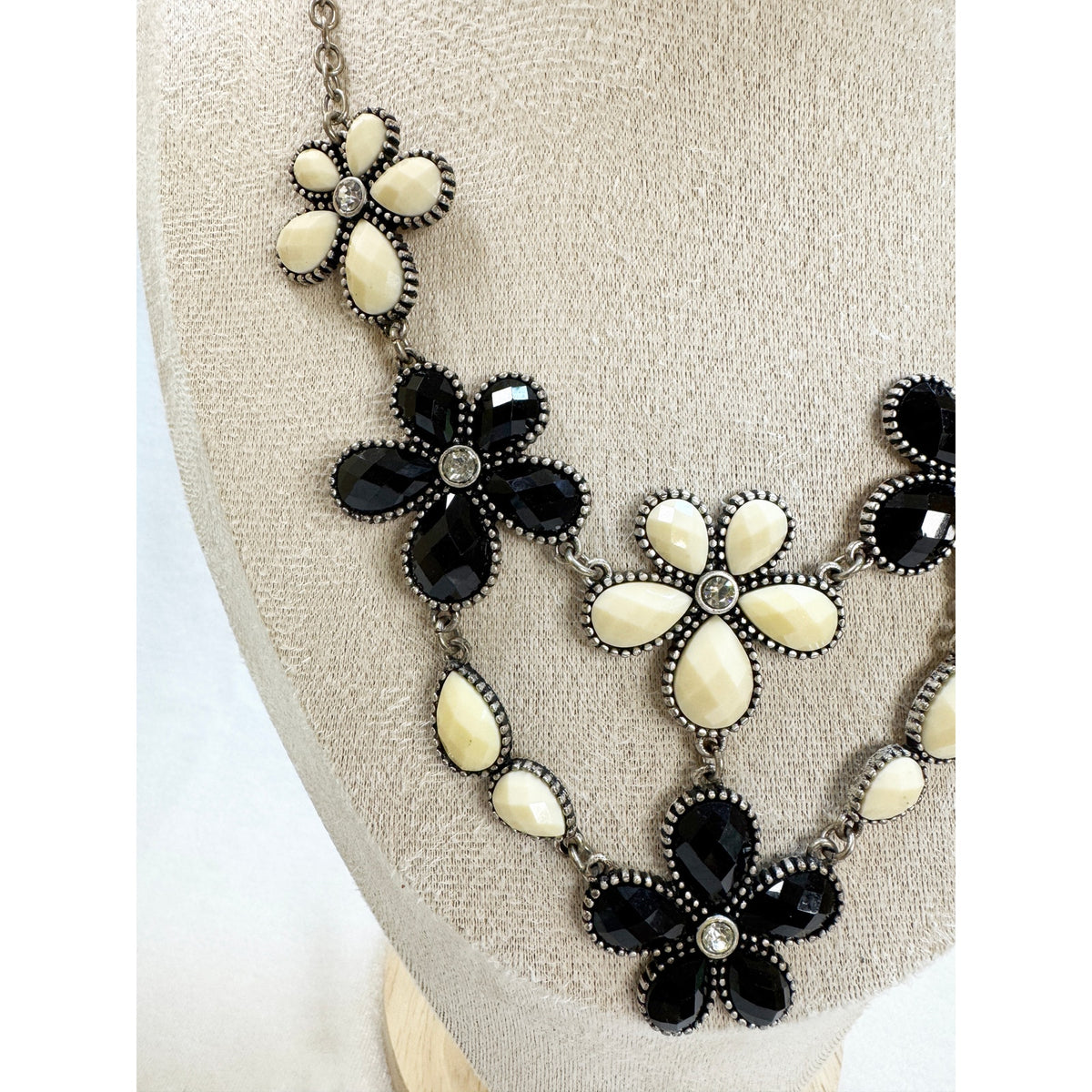 Vintage Black White Flower Bib Necklace Rhinestone 18-20 Statement  N416