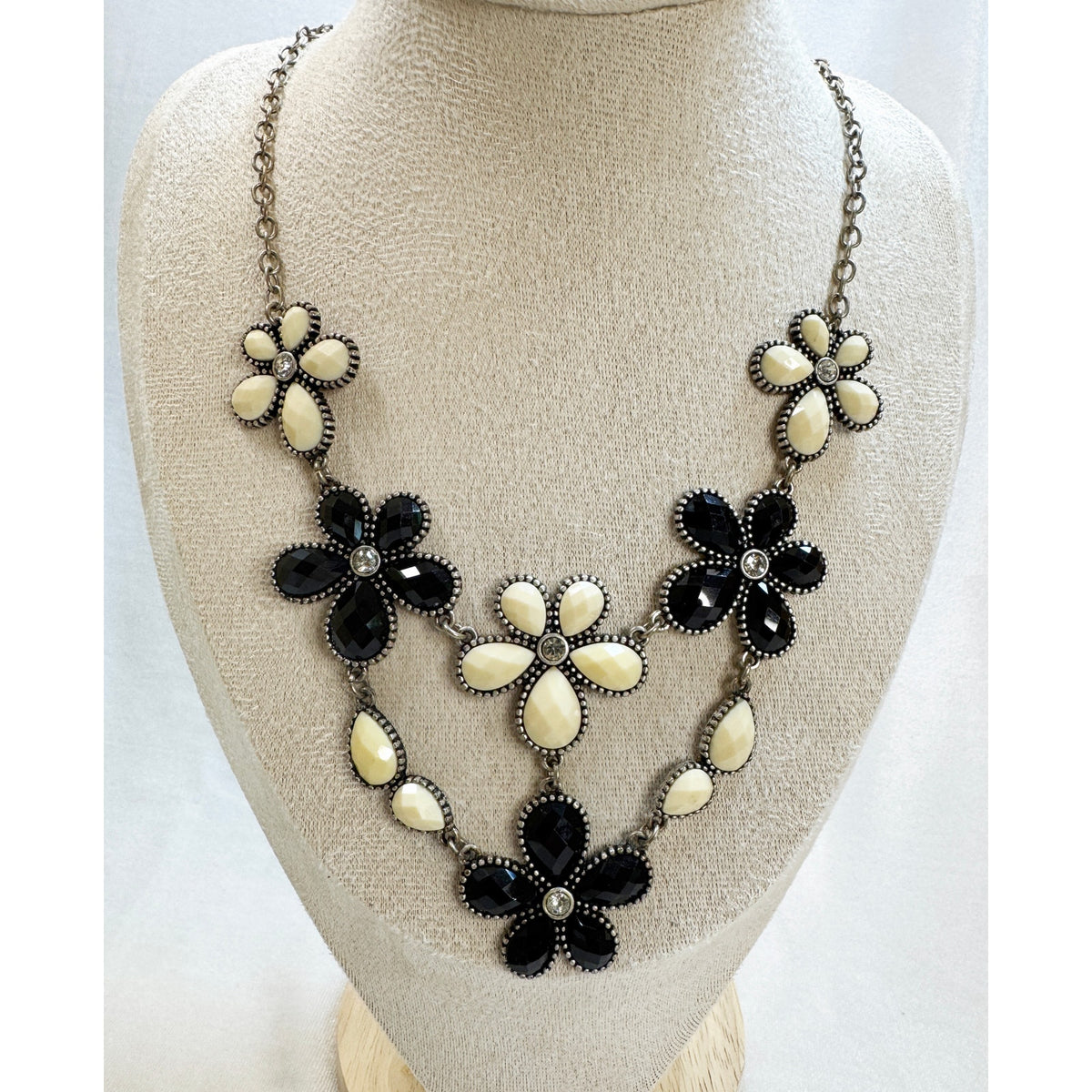 Vintage Black White Flower Bib Necklace Rhinestone 18-20 Statement  N416