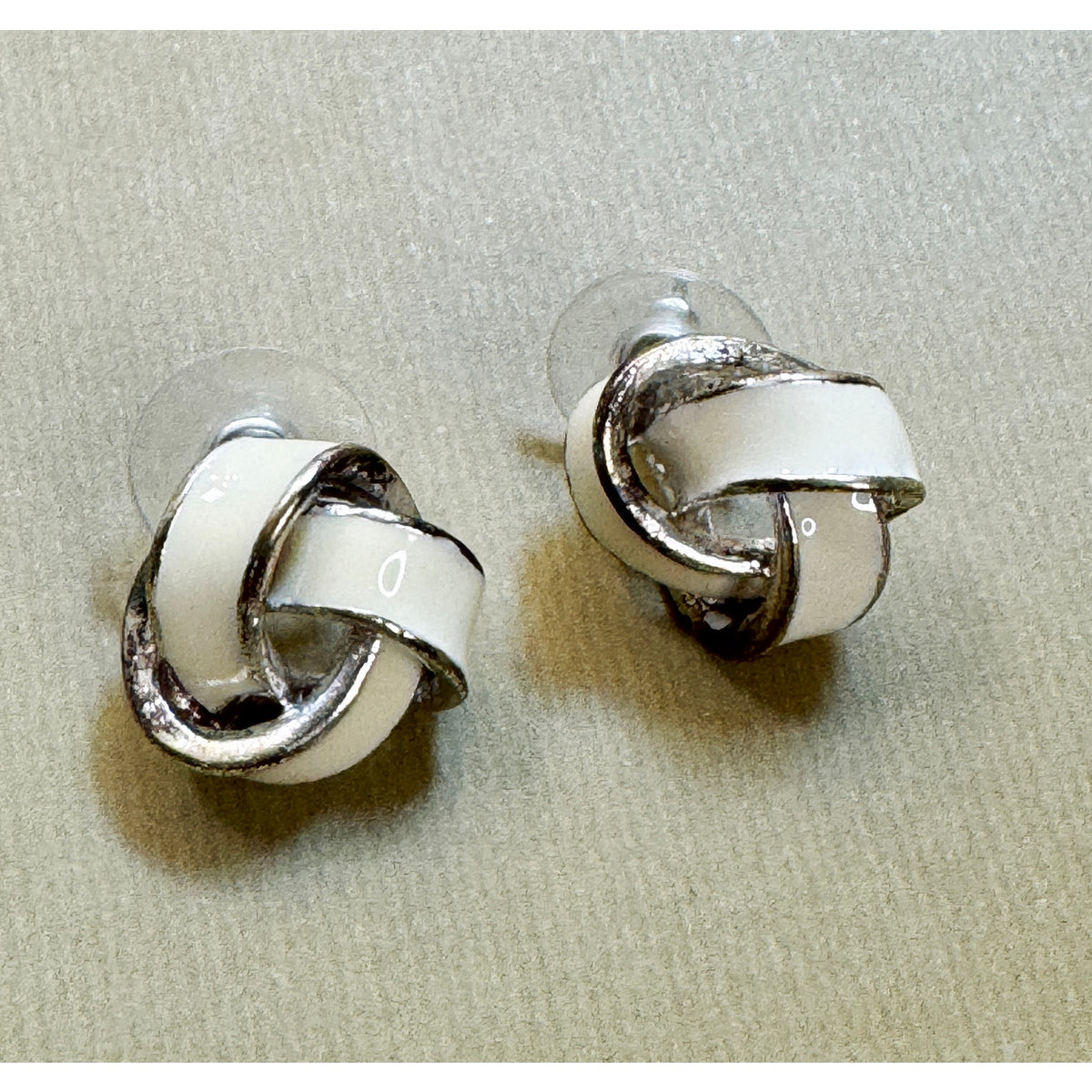 Vintage White Enamel Knot Post Earrings Classic Love Knot 3/4" Pre-Loved E495
