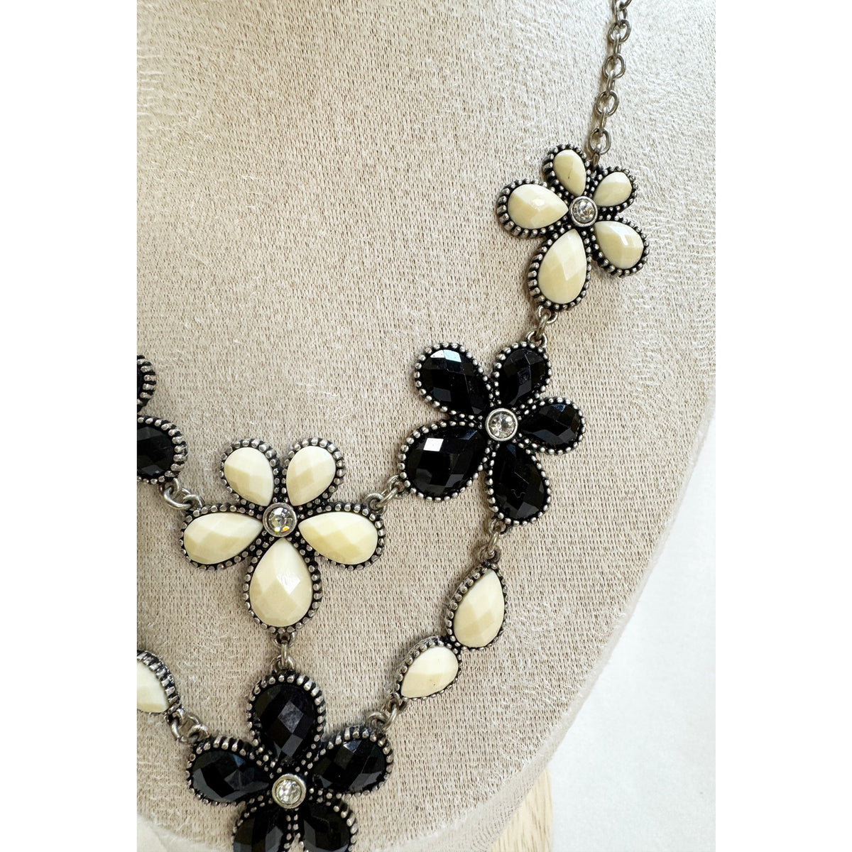 Vintage Black White Flower Bib Necklace Rhinestone 18-20 Statement  N416