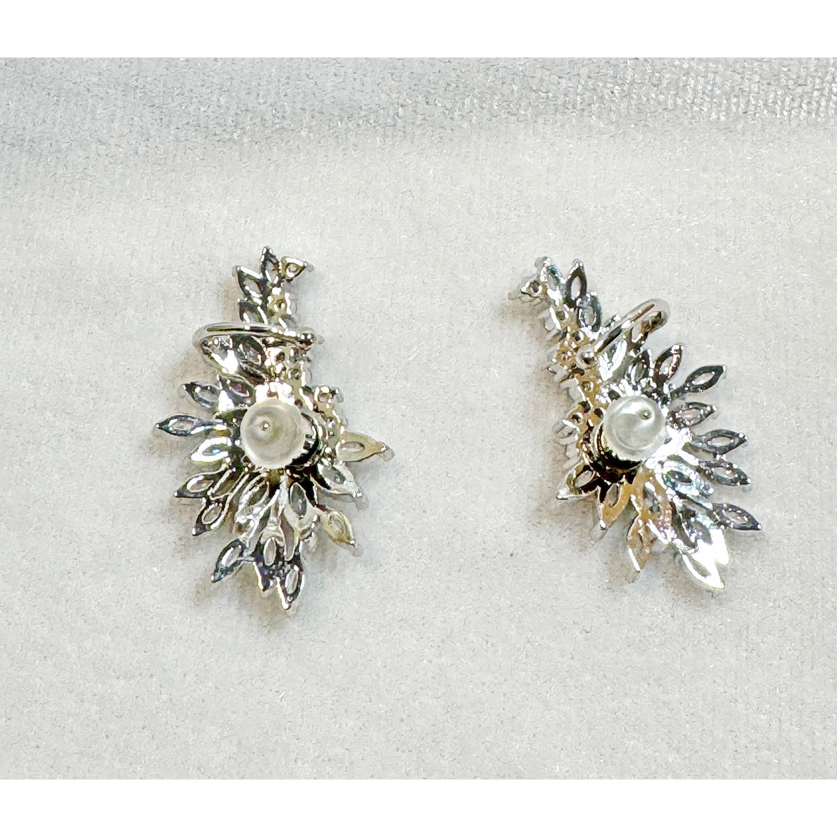 Rhinestone Floral Climber Earrings Silver Tone Crystal Leaf Vine Posts  E288