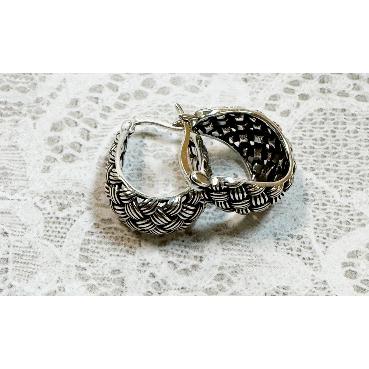New Silver Textured Hoop Earrings 3/4 x 1/2 Inch Woven Braided Design E297