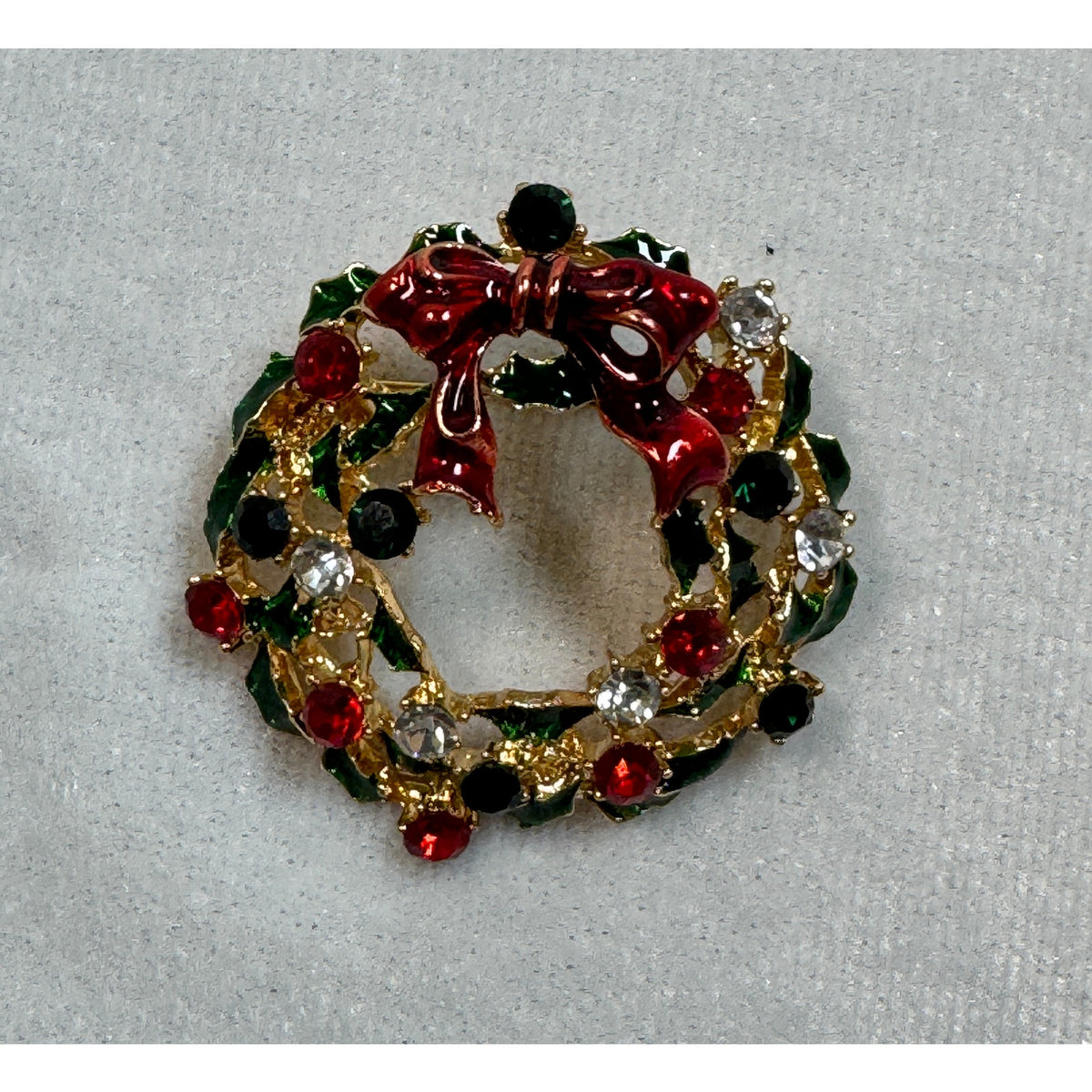 New Christmas Wreath Brooch Pin Rhinestone Red Green Gold 1.5" CP165