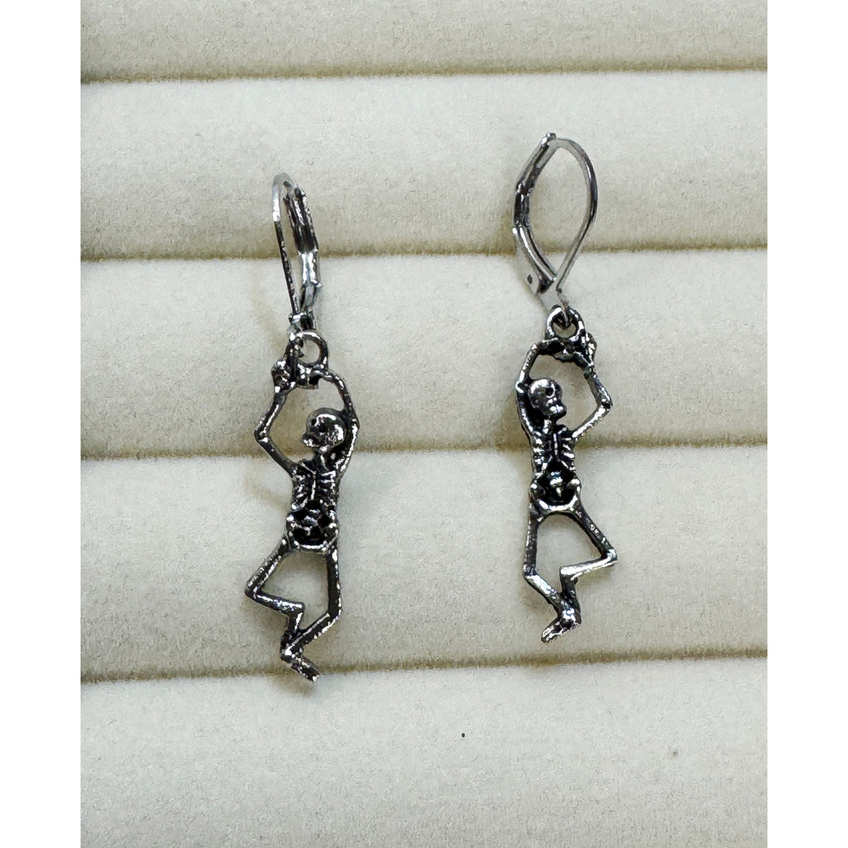 Halloween Skeleton Dangle Earrings Silver Tone Leverback Gothic Spooky 1.5" E491