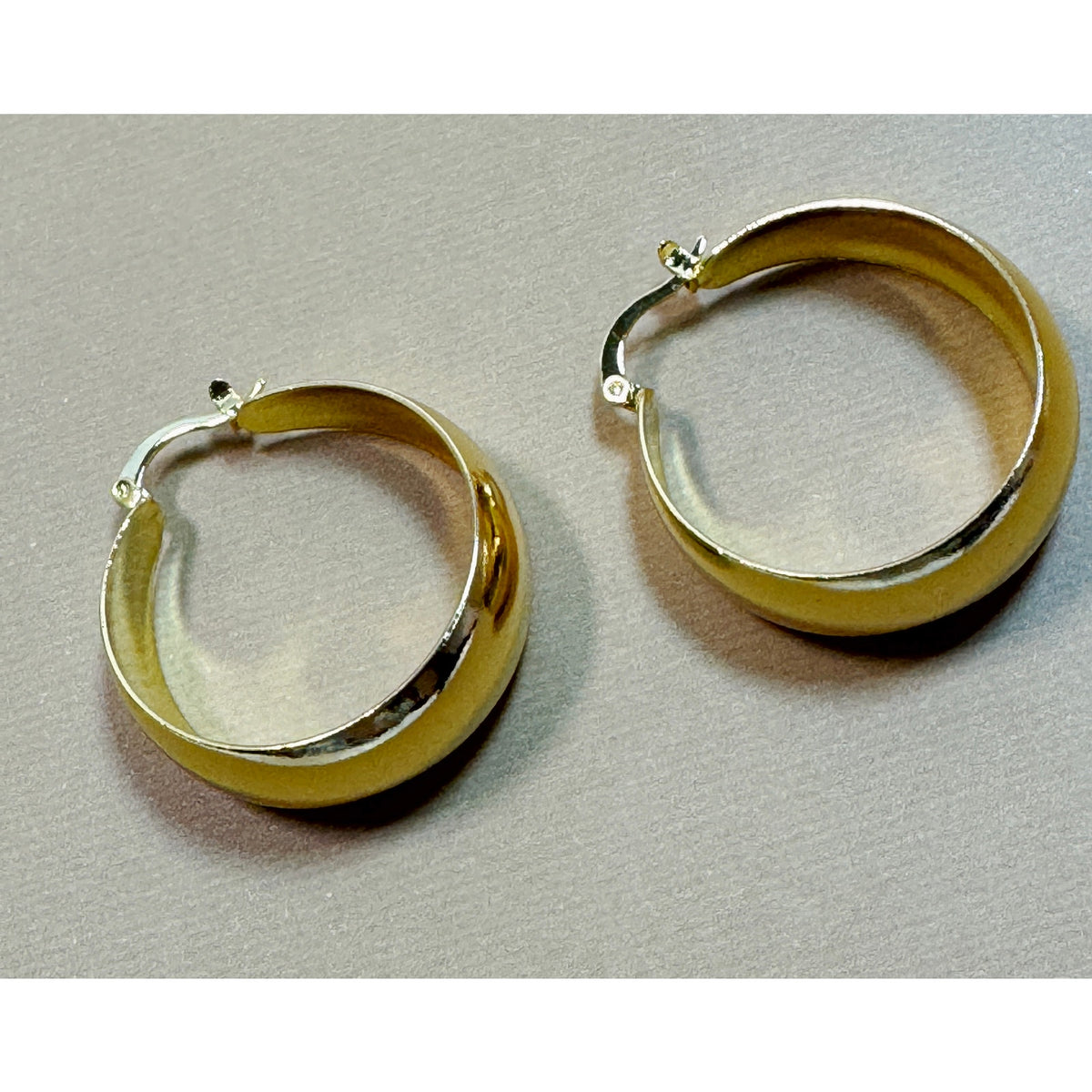 Gold Hoop Earrings 1.25" Diameter Lightweight Wide Polished Fashion Jewelry E308