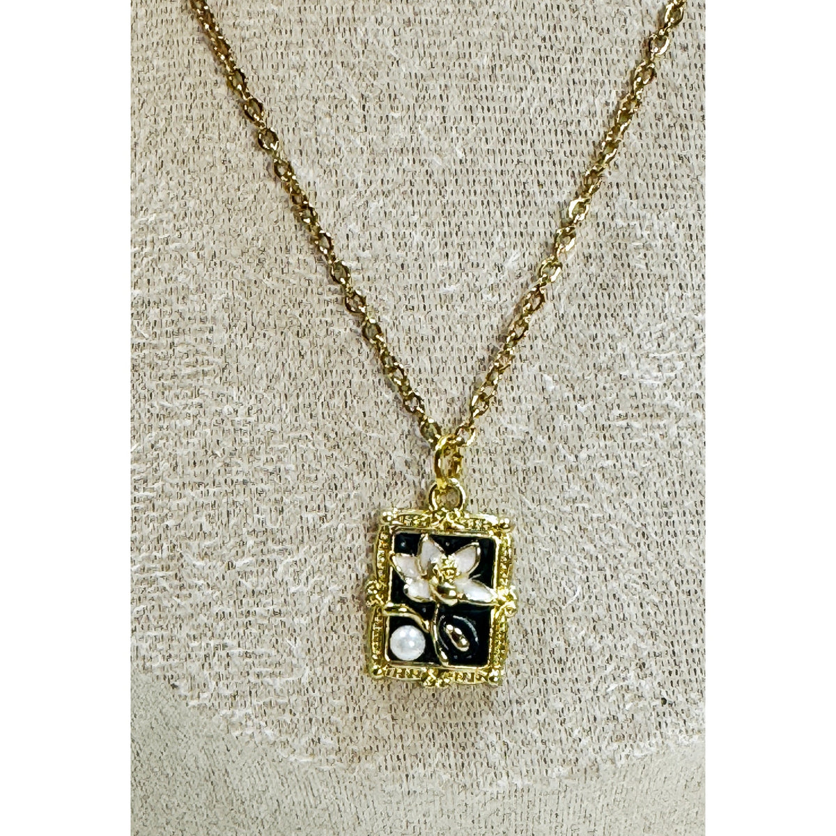 New Gold Tone Floral Pendant Necklace Black Enamel Faux Pearl N456