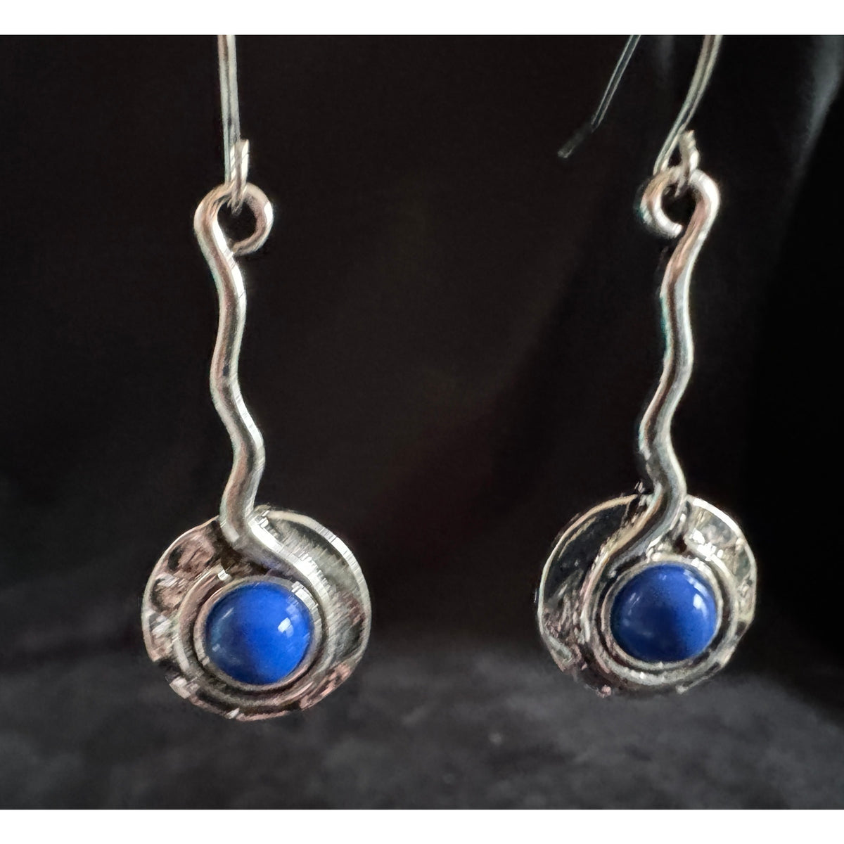 New 1.5" Blue Stone Dangle Earrings Silver Tone Swirl Modern Drop Jewelry E150