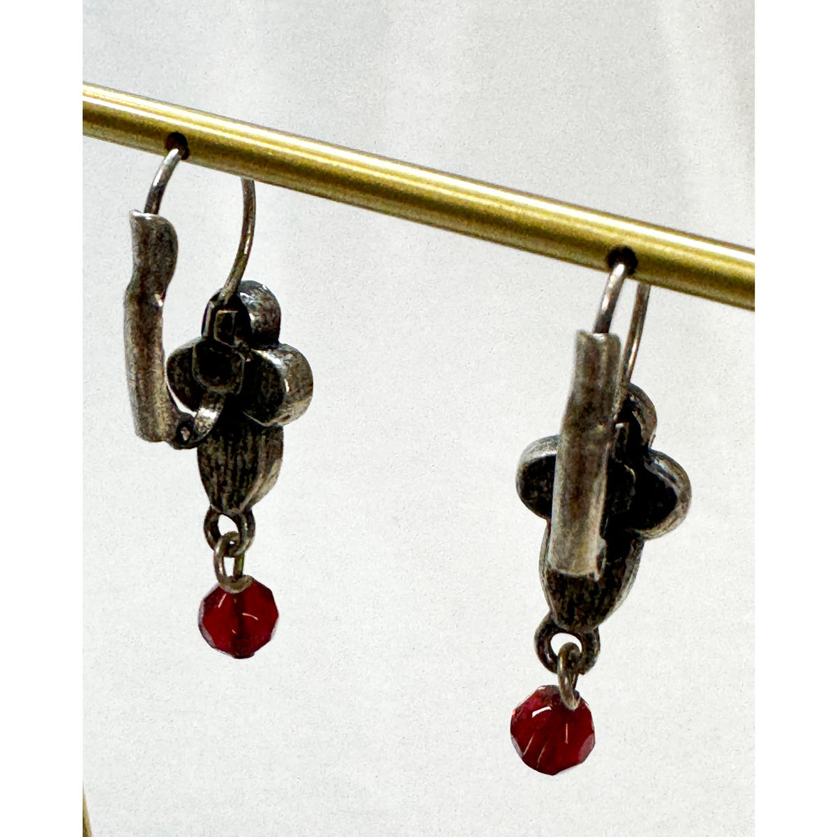 Red Crystal Leverback Dangle Earrings Silver Tone 1.5 Inch Pre-Loved E606