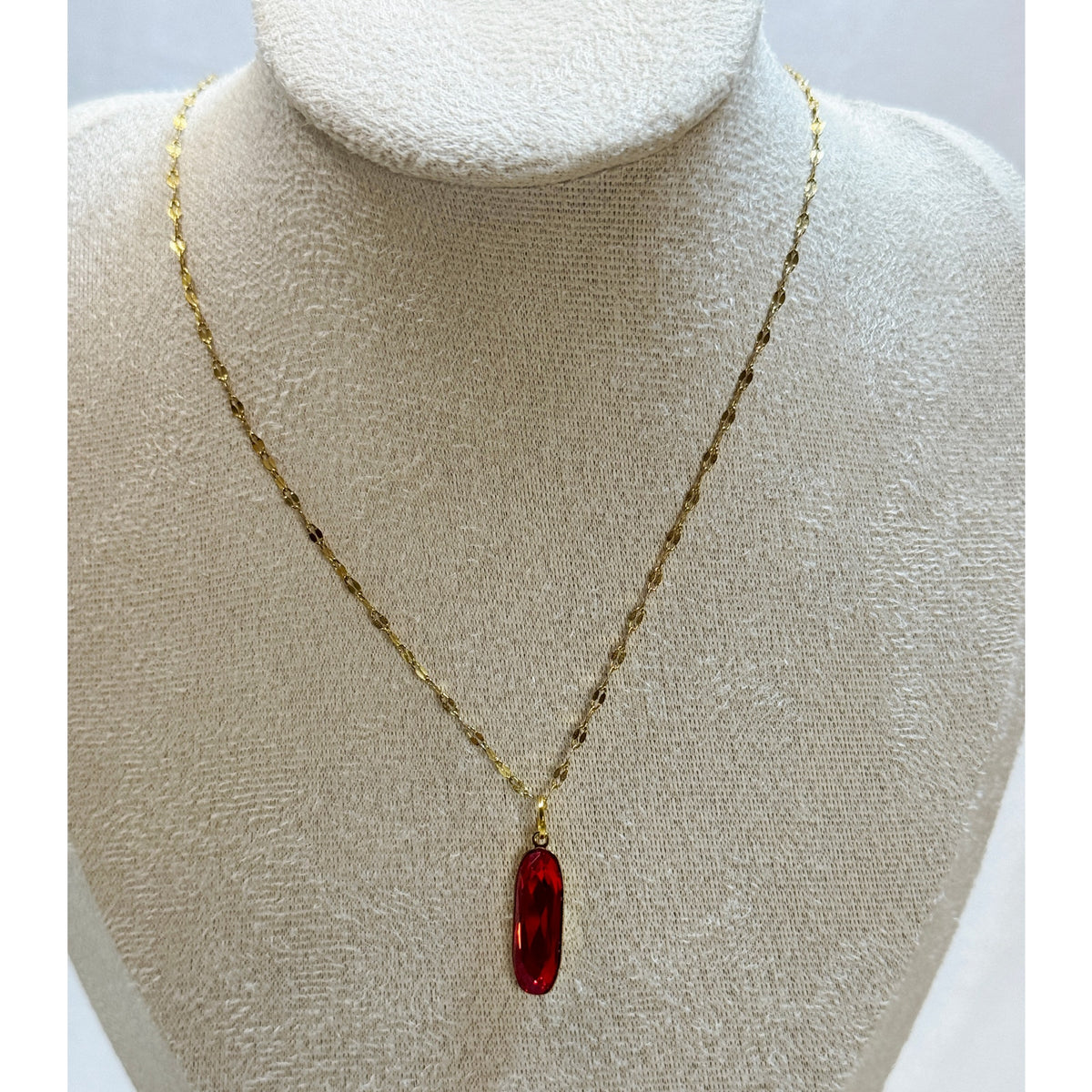 Red Acrylic Pendant Necklace Gold Tone 18" Chain 1" Pendant N458