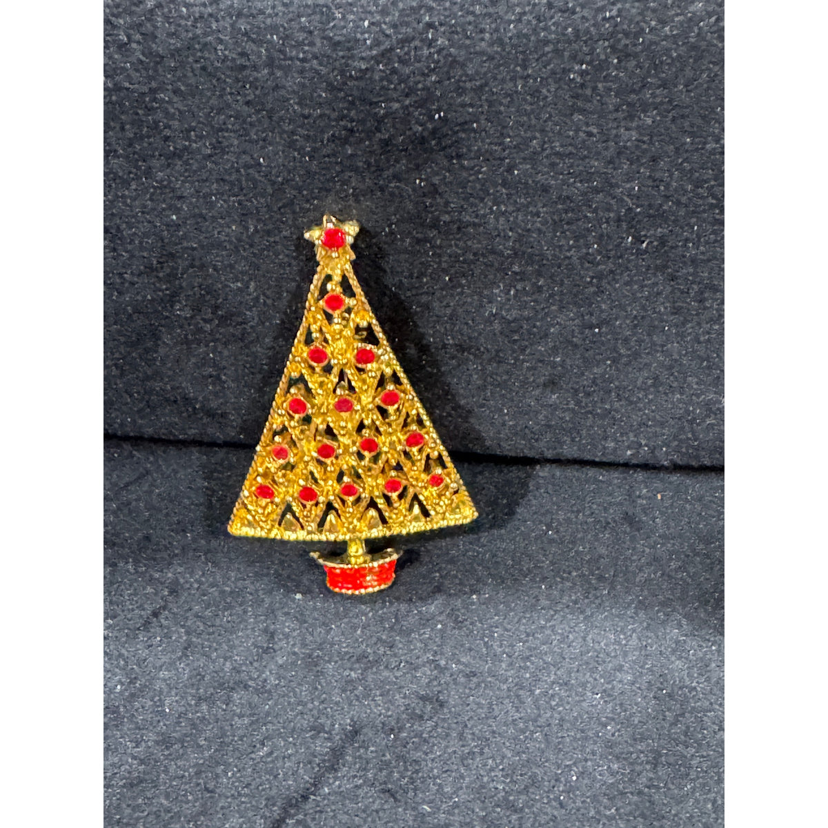 Vintage Gold-Tone Christmas Tree Brooch with Red Rhinestones – 1″x2″