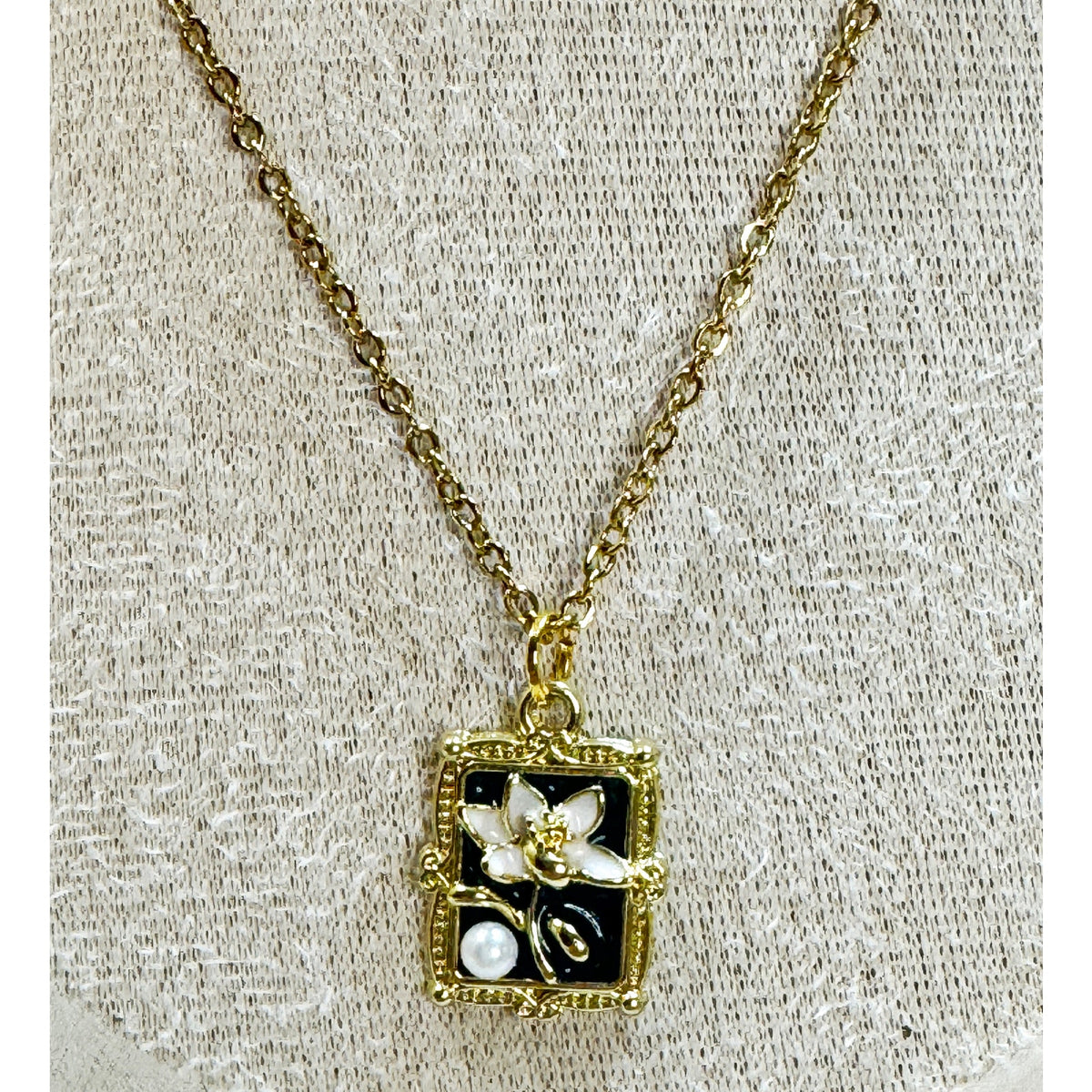 New Gold Tone Floral Pendant Necklace Black Enamel Faux Pearl N456
