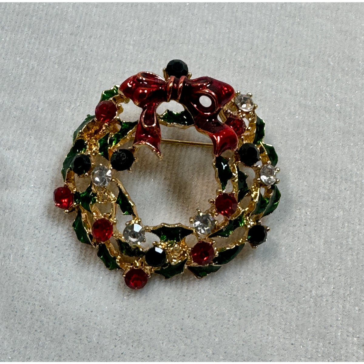 New Christmas Wreath Brooch Pin Rhinestone Red Green Gold 1.5" CP165