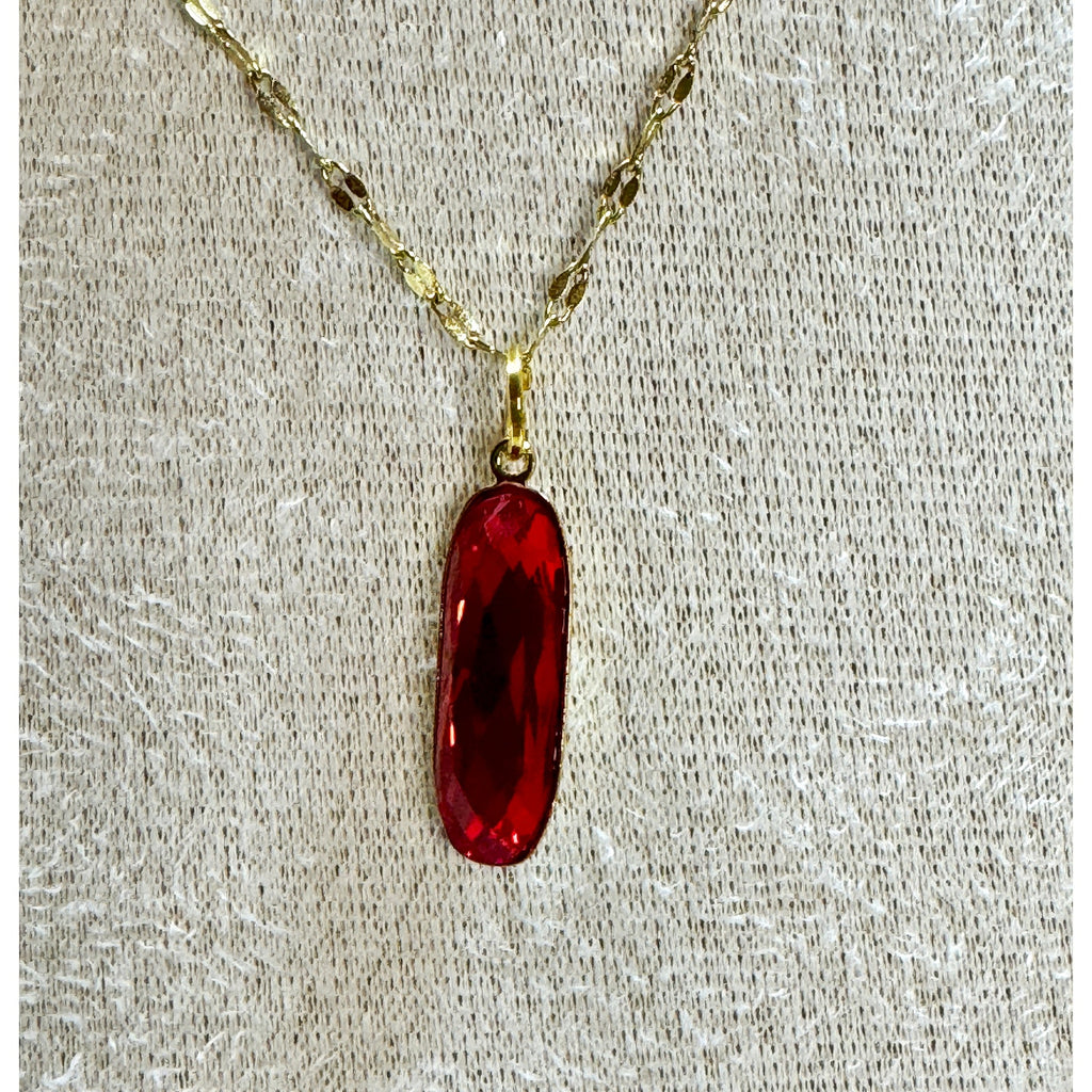 Red Acrylic Pendant Necklace Gold Tone 18" Chain 1" Pendant N458