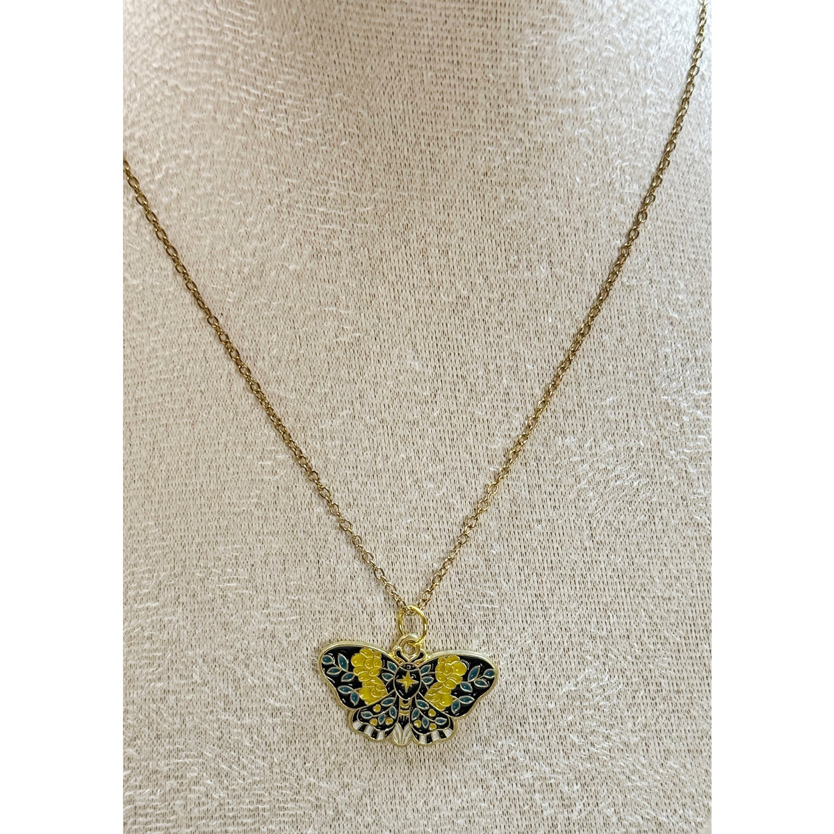 Butterfly Enamel Pendant Necklace Gold Tone 18-20 inch chain New Floral N388