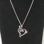 Pre-Owned Silver Toned Necklace with Fancy Heart Shaped Pendant N57