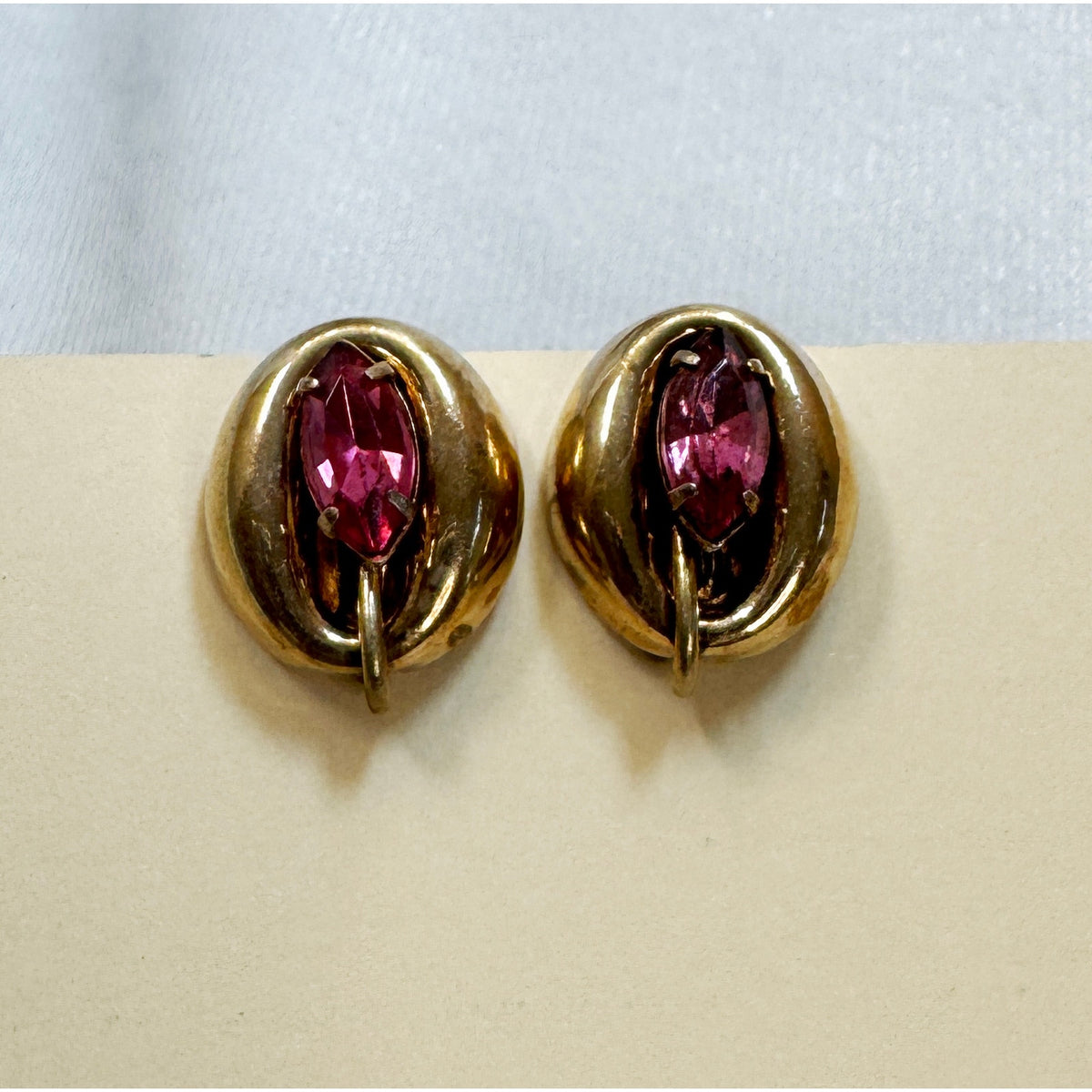 Vintage Gold Tone Pink Rhinestone Screw Back Earrings 5/8" Retro Jewelry E507