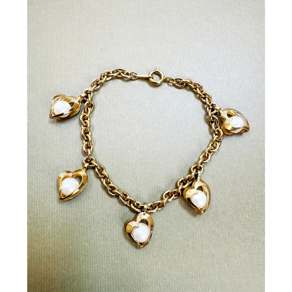 Vintage Gold Tone Faux Pearl Heart Charm Bracelet 7.25" Dangle Hearts B098