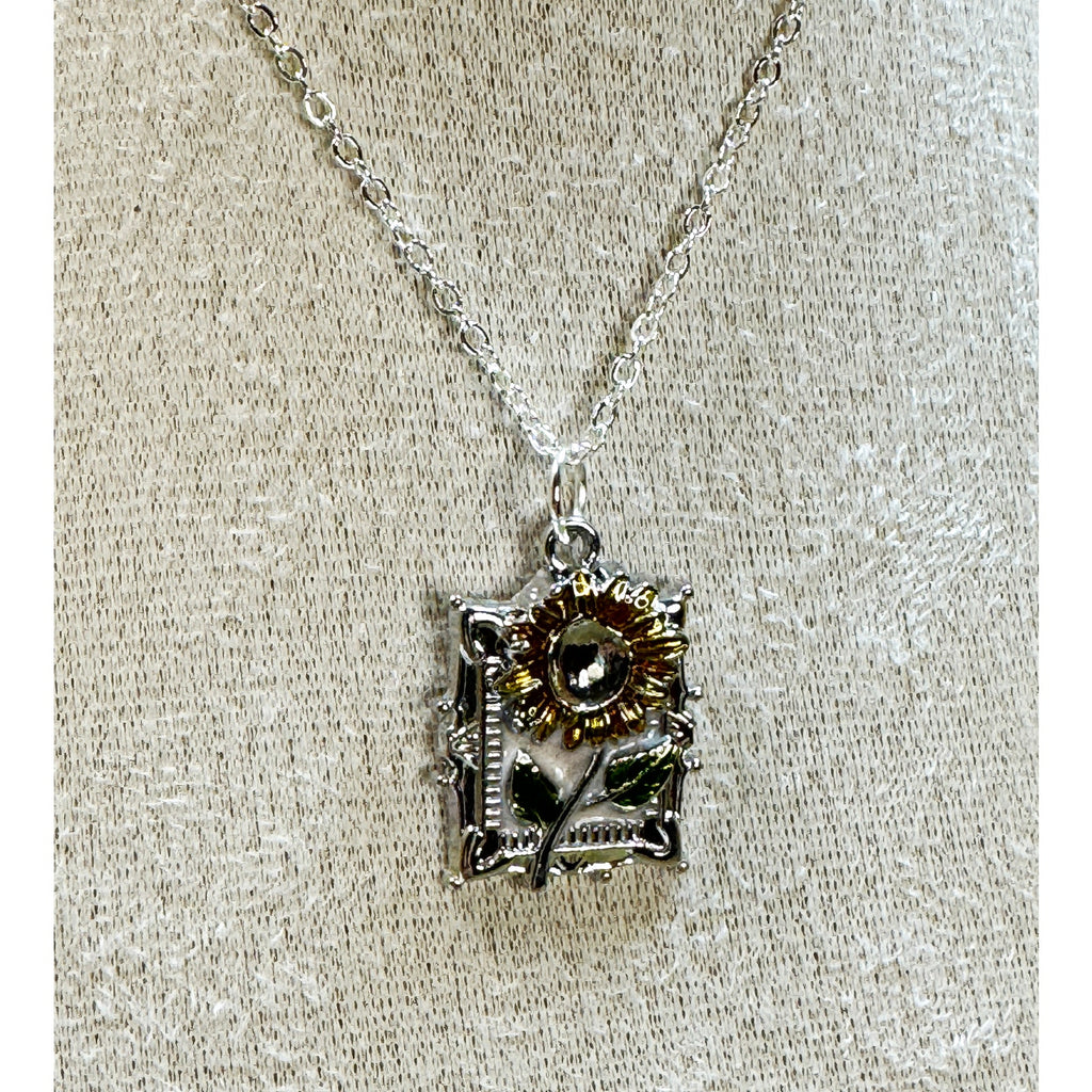 New Sunflower Pendant Necklace Silver Tone Floral Charm 20" Chain 1.25" N446