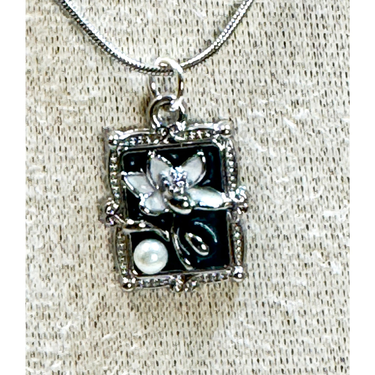 Silver Tone Black Enamel Flower Necklace Faux Pearl 18" Metal Cord New N463
