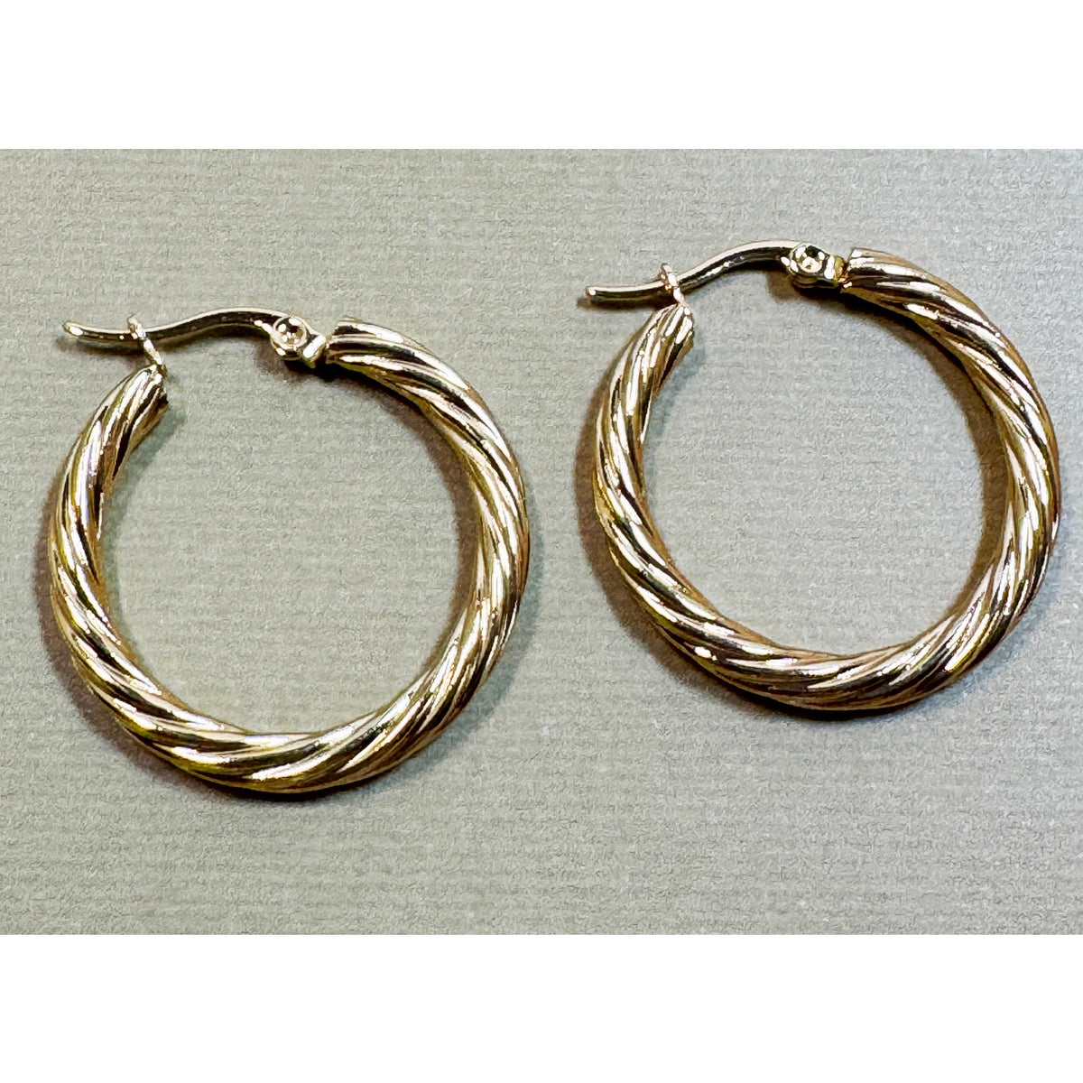 Gold Twist Hoop Earrings 1.25 Inch Diameter Classic Textured Hoops New E309