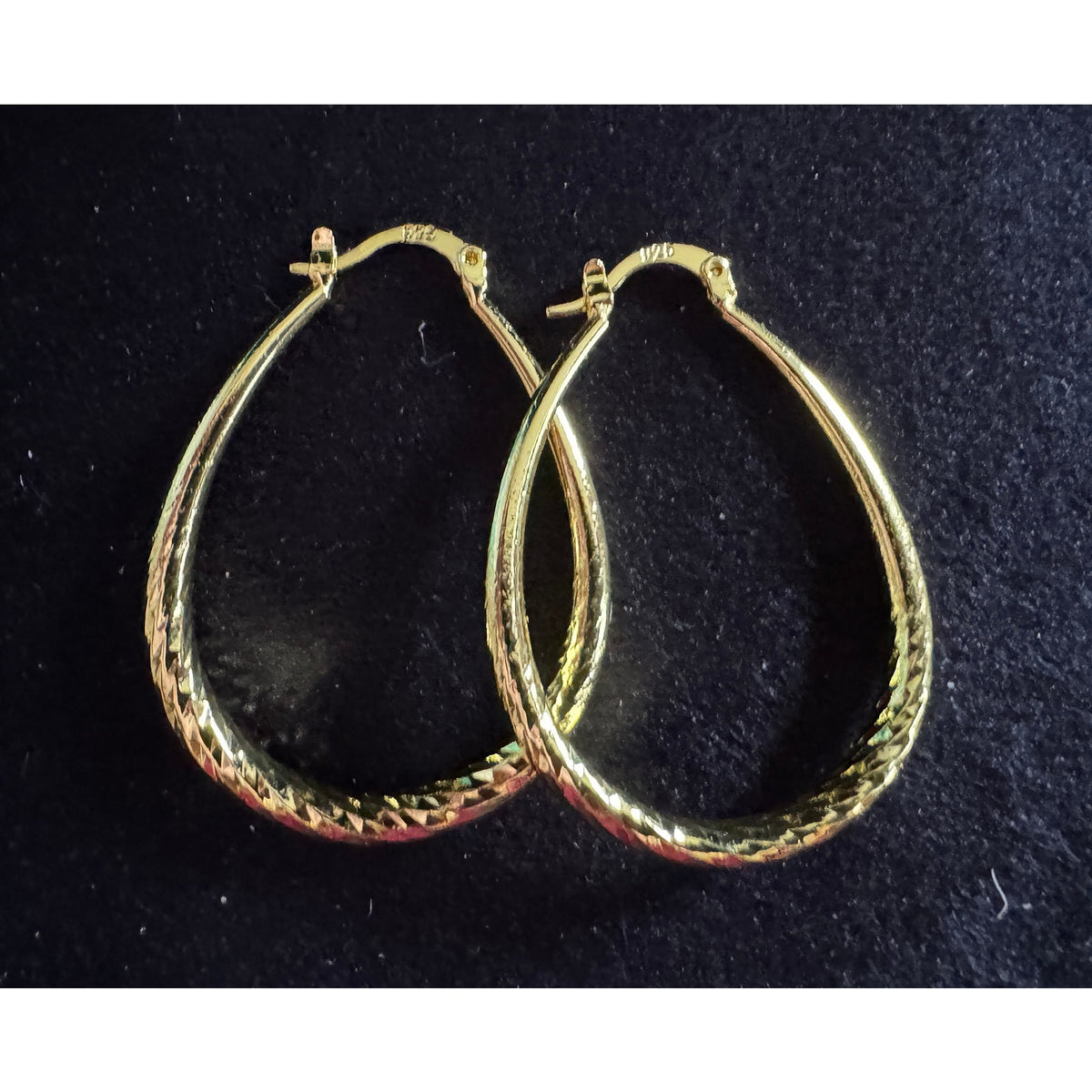 New 1.5" Gold Tone Hoop Earrings Textured Diamond Cut Classic Lightweight E93