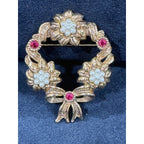 Gold-Tone Christmas Wreath Brooch Seed Pearl Flowers & Pink Stones 1.5″